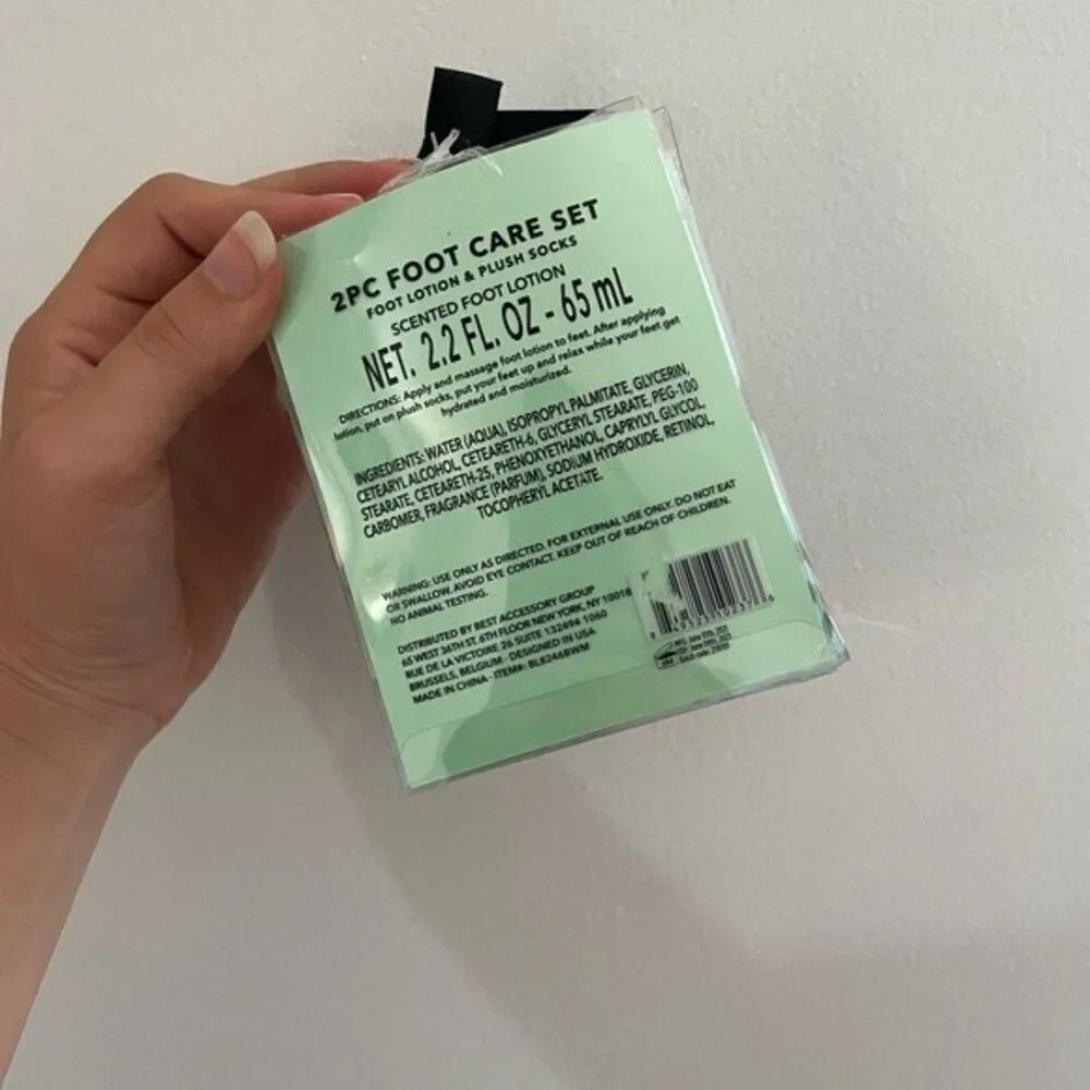 The foot care set eucalyptus lotion and fuzzy socks